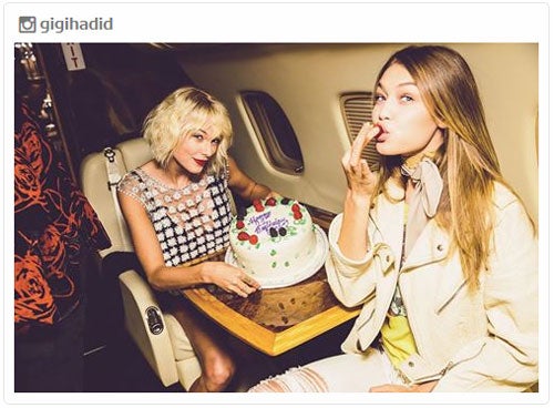 テイラー・スウィフト、恋人とジジ・ハディッドのバースデーを祝福