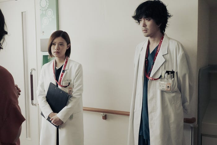 杉咲花、若葉竜也「アンメット ある脳外科医の日記」第10話より(C)カンテレ