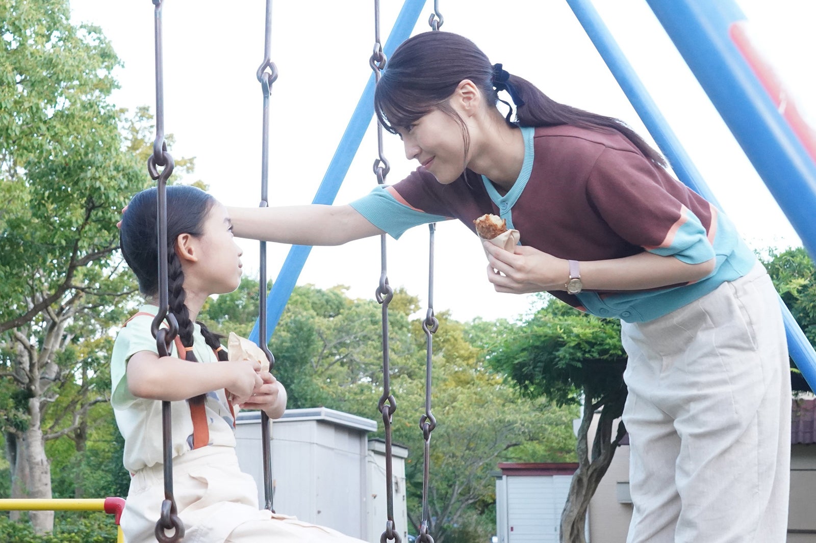 泉谷星奈、有村架純「海のはじまり」（C）フジテレビ