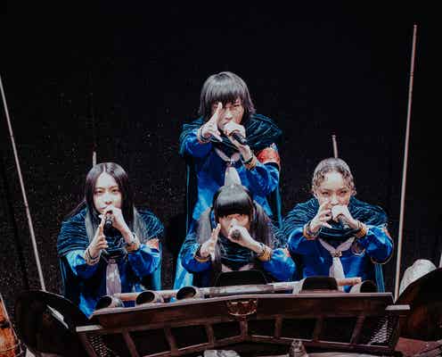 新しい学校のリーダーズ、結成日に10周年記念ワンマンライブ開催 “自身最大規模”幕張メッセでファンへ感謝