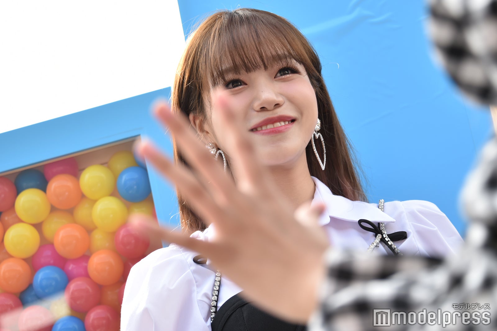 ファンと交流するチョ・ユリ（C）モデルプレス