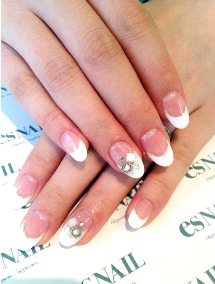 王道人気のフレンチネイル(画像提供:esNAIL)