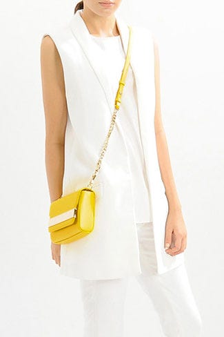 メタルディテールスリングバッグ「CHARLES & KEITH」2,700円(税込)/画像提供:CHARLES & KEITH
