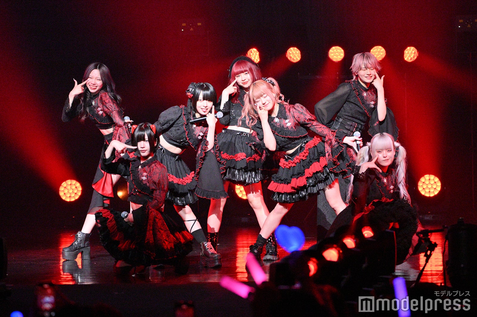 アイドル AVAM 7人組アイドルグループAVAM、大トリで熱気爆上げ 美脚披露・会場