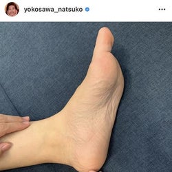 あんよかわいい 成長楽しみだね 横澤夏子 愛娘との 足のサイズ比較ショット に反響 モデルプレス あんよかわいい 成長楽しみだね 横澤夏子 愛娘との 足のサイズ比較ショット に反響 モデルプレス