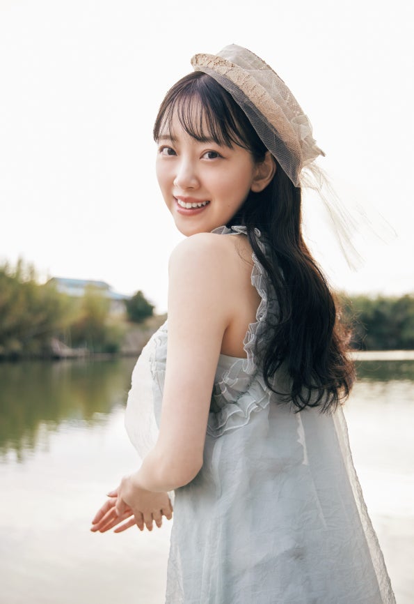 堀未央奈 1stフォトブック裏表紙4種 秋元康の帯コメント解禁 いつのまにか モデルプレス