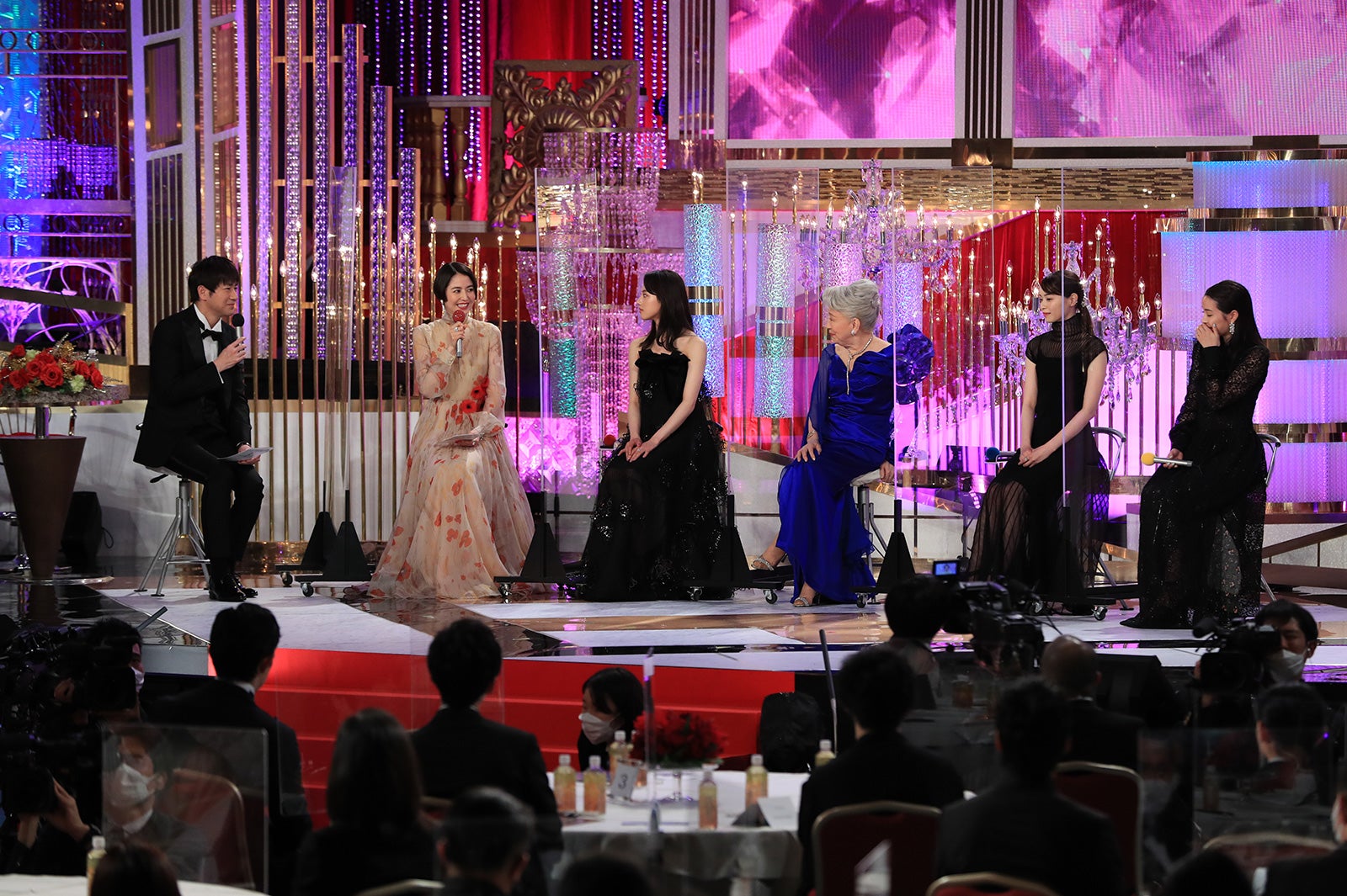 羽鳥慎一、長澤まさみ、清原果耶、草笛光子、西野七瀬、広瀬すず（C）東京写真記者協会