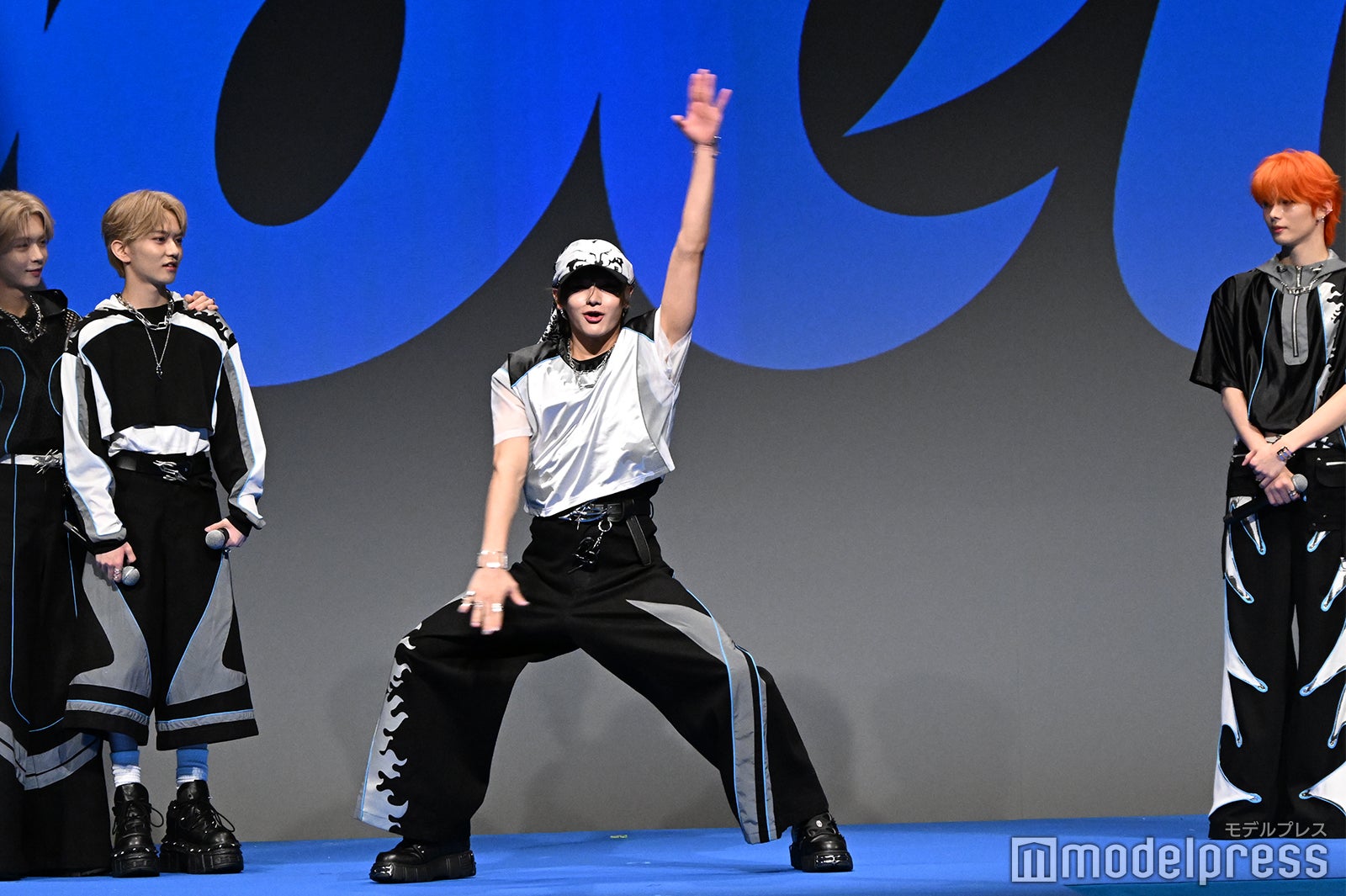デビューへの喜びをポーズで表現した雅久（GAKU）（C）モデルプレス