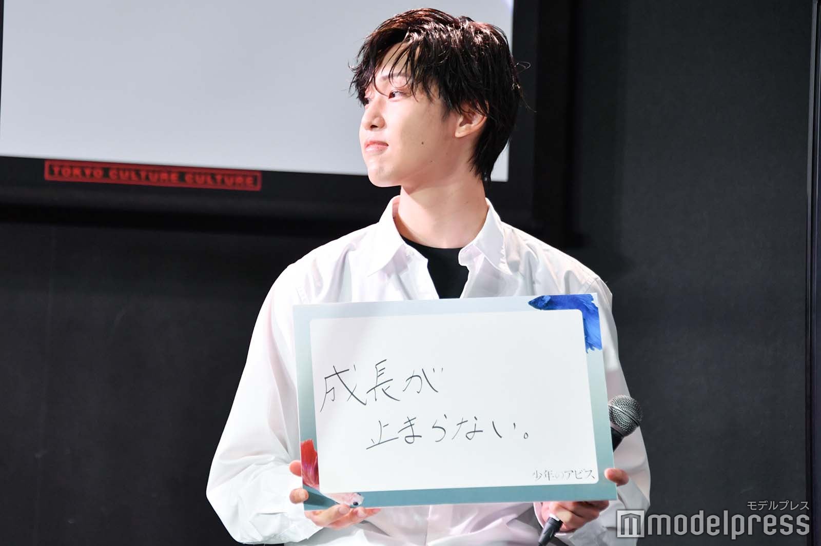 25歳にして足のサイズが大きくなり「成長が止まらない。」と明かす堀夏喜 （C）モデルプレス