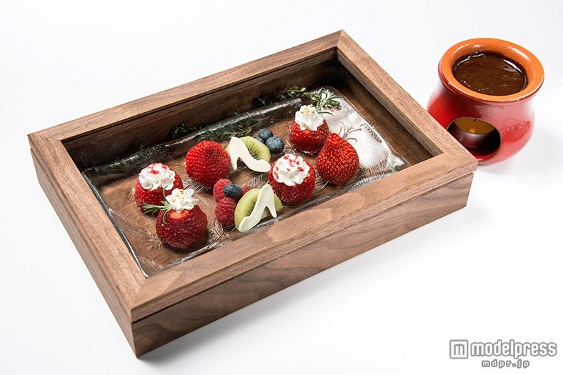 贅沢フルーツのチョコフォンデュ「ガーネット ジュエリーボックス」￥1，600　