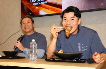 日本ハム・清宮幸 親子初共演 プロ9年目の息子に父・克幸氏「トップアスリートの体になたなと」