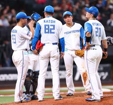 日本ハム 痛恨敗戦で2位浮上逃す 清宮の適時失策が決勝点に 新庄監督「明日は何としても勝つ」 延長12回4時間53分の激戦で8投手投入