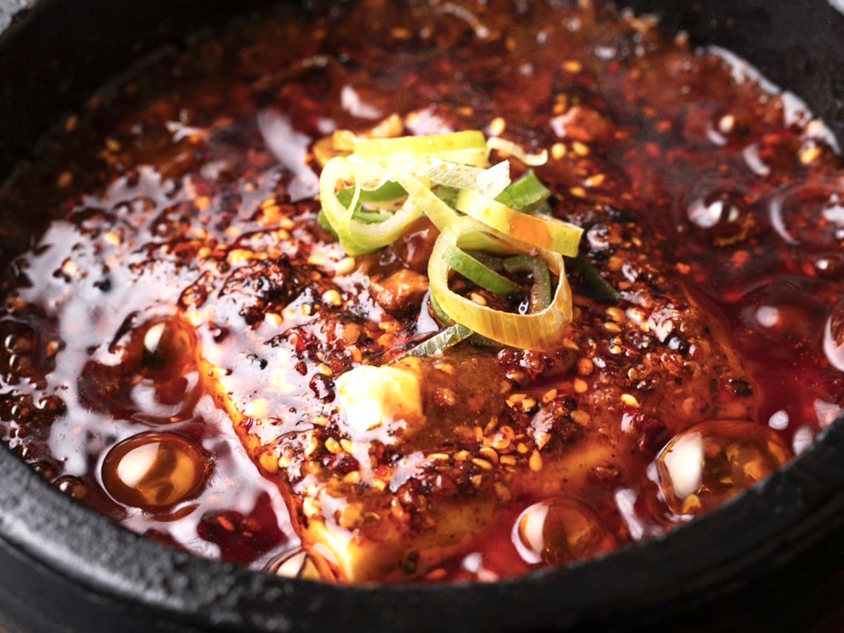 頂天麻婆豆腐600円、元祖麻婆豆腐刀削麺800円／提供画像