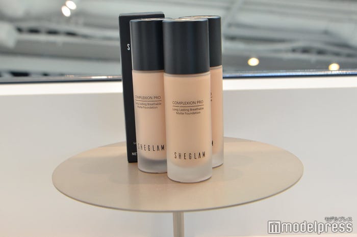 「SHEGLAM」 コンプレクション プロロングラスティング ソフトマットファンデーション(C)モデルプレス