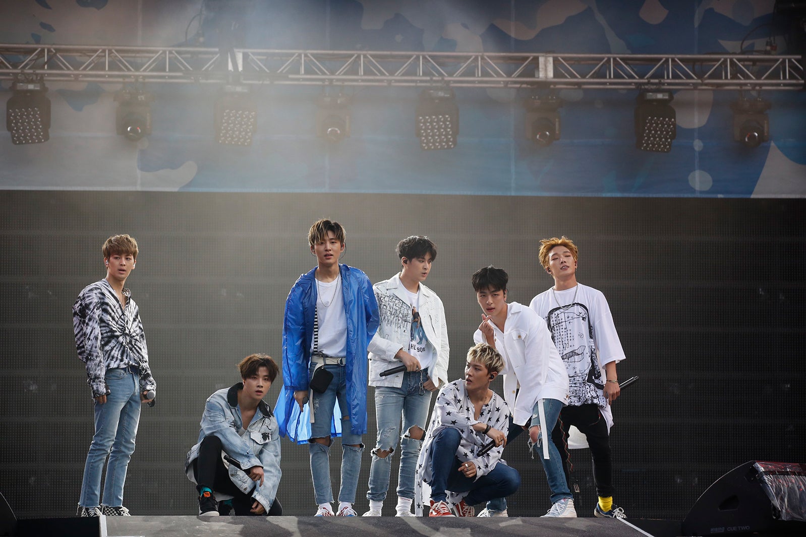 iKON（画像提供：avex）