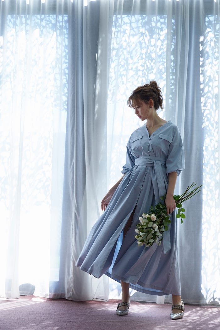 小嶋陽菜着用ショット(提供写真)