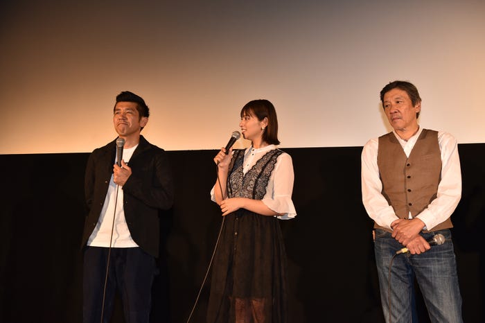 照屋年之(ゴリ)、水崎綾女、奥田瑛二(C)沖縄国際映画祭/よしもとラフ&ピース