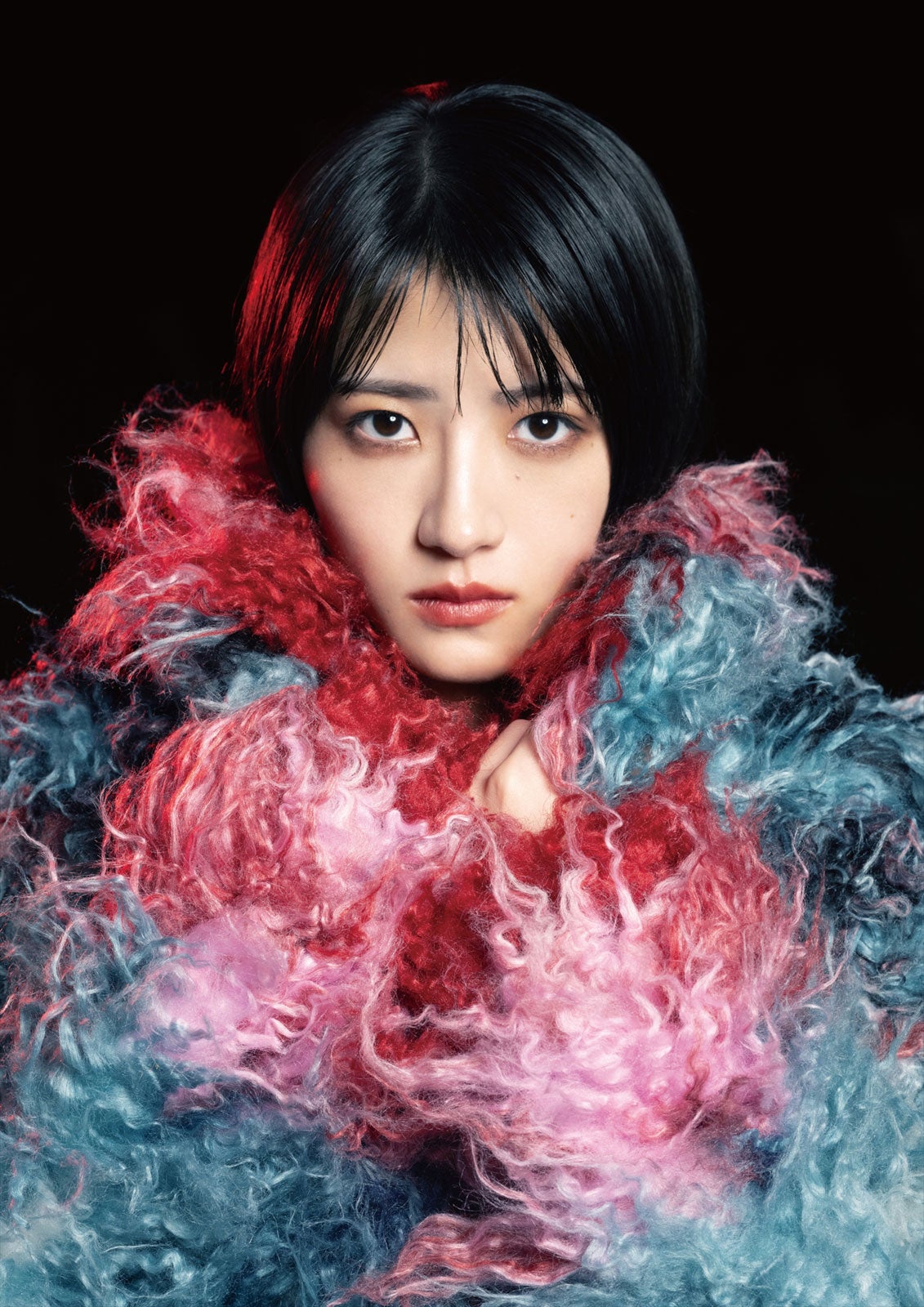 壁掛けカレンダー「若月佑美デビュー15周年記念カレンダー2026」より（提供写真）