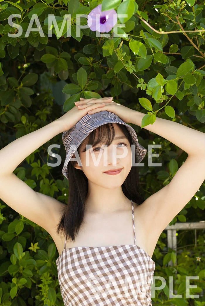小栗有以1st写真集「君と出逢った日から」特典HMV(C)撮影:細居幸次郎