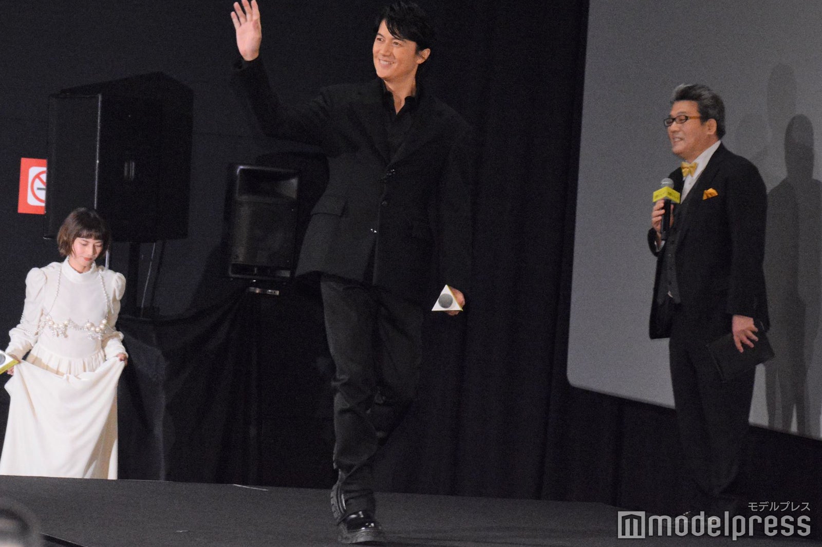 柴咲コウ、福山雅治、軽部真一アナウンサー （C）モデルプレス