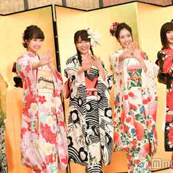 NMB48はサービス精神たっぷりに「どやさ」！（左から）石塚朱莉、加藤夕夏、白間美瑠、内木志、古賀成美 （C）モデルプレス