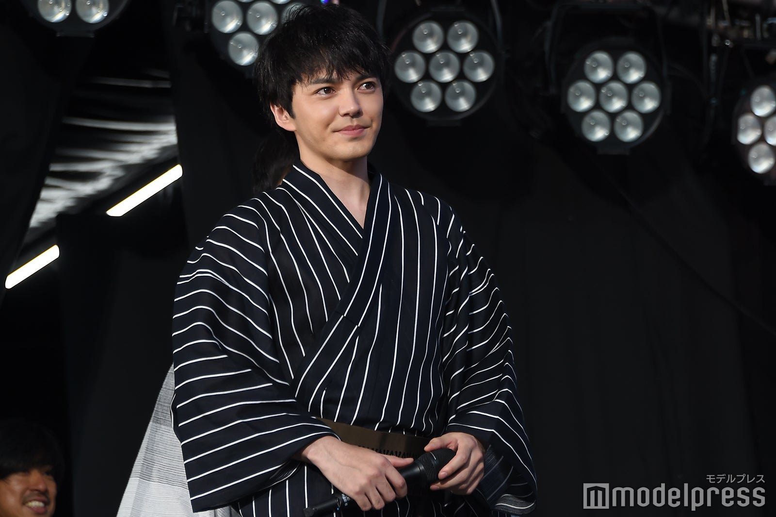 凛として登場した林遣都（C）モデルプレス