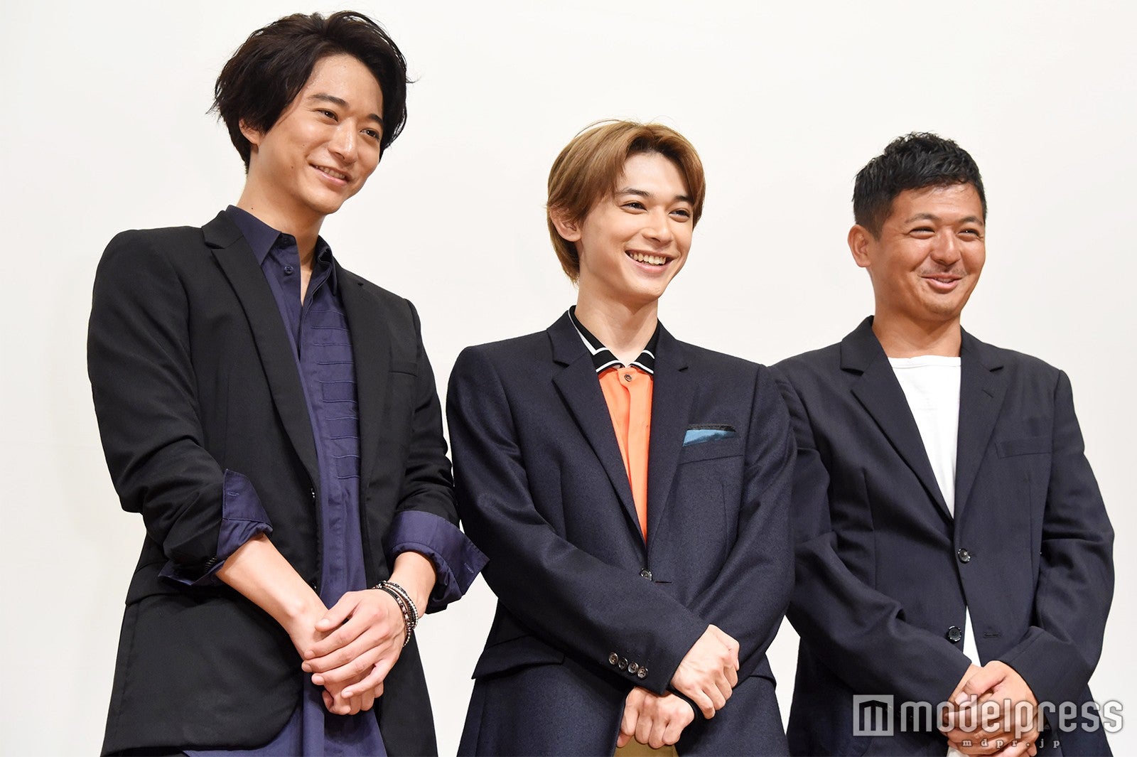 （左から）浅香航大、吉沢亮、中前勇児監督（C）モデルプレス