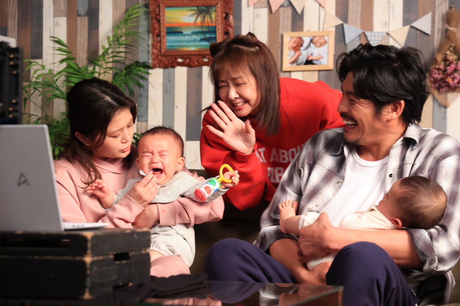 佐津川愛美、美保純、坂口憲二「続・続・最後から二番目の恋」第1話（C）フジテレビ