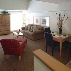 コンドミニアムタイプのホテル／photo by Squaw Valley Lodge