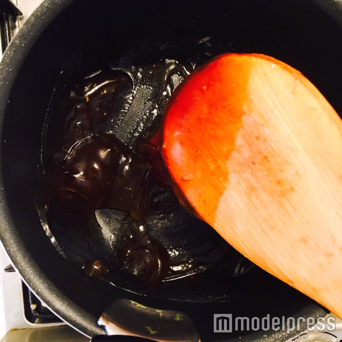 みたらしを作って…/画像提供:柏原歩