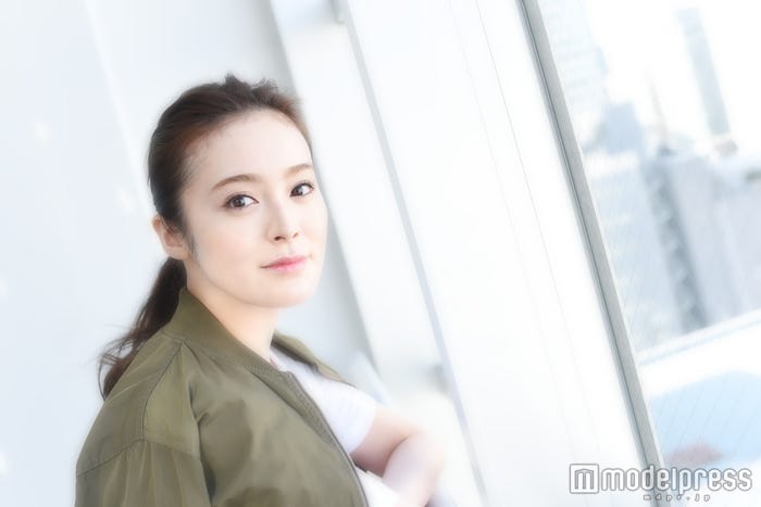 貫地谷しほり(C)モデルプレス