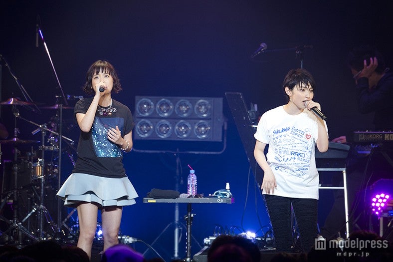 家入レオ×大原櫻子、豪華対バンで圧巻の美声披露＆熱いハグも 「恋仲」コラボ再び＜ライブレポ・セトリ＞