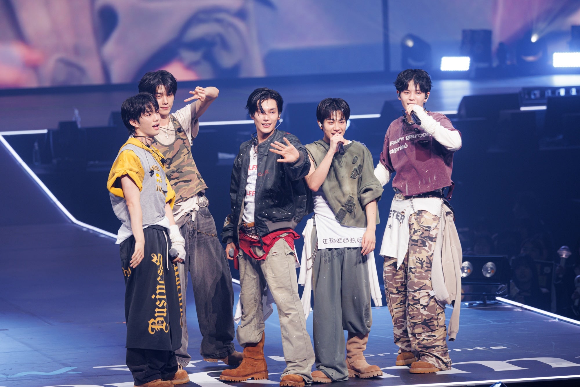 EVNNE 撮影：田中聖太郎写真事務所