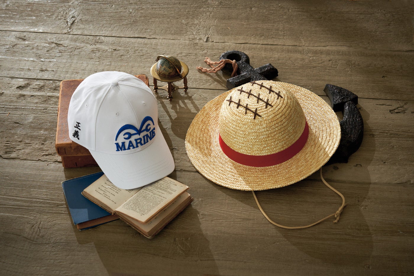 （左）キャップ （右）麦わら帽子／画像提供：ユニバーサル・スタジオ・ジャパン
