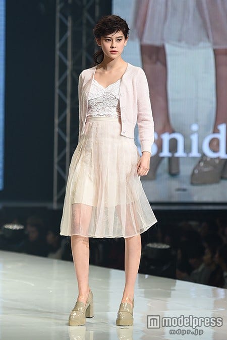 Vivi Emma 白肌際立つ淡色ガーリースタイルでイメージ一新 神戸コレクション15s S モデルプレス