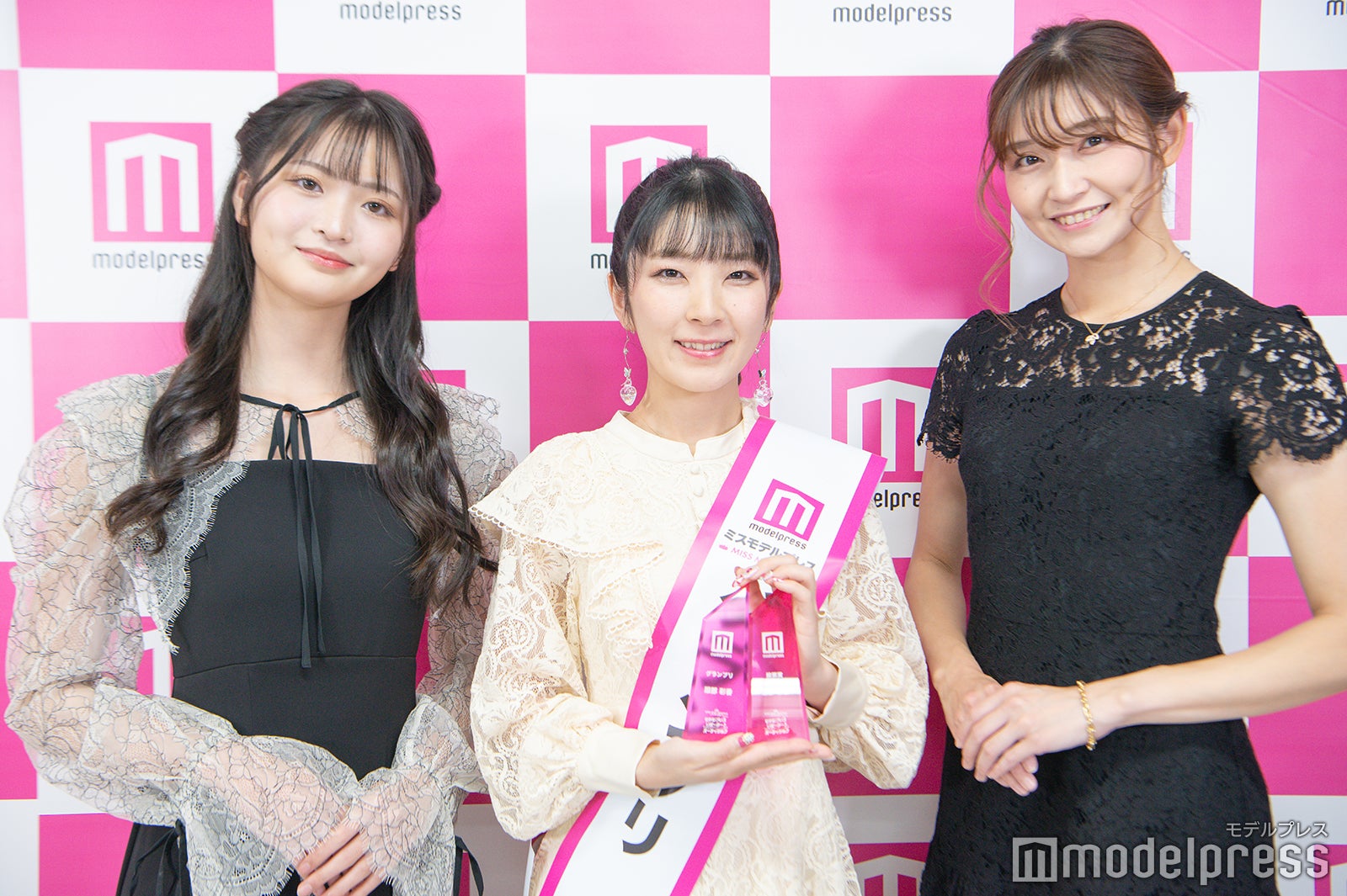 HANA、「モデルプレス リポーターオーディション」グランプリ服部彩香さん、仲美由紀（C）モデルプレス
