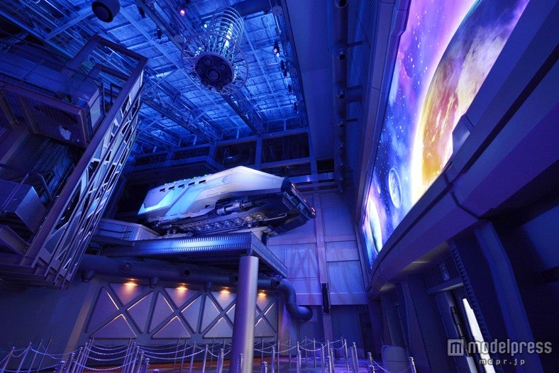 スペースポート・アライバルホール （C）Disney／Lucasfilm Ltd．