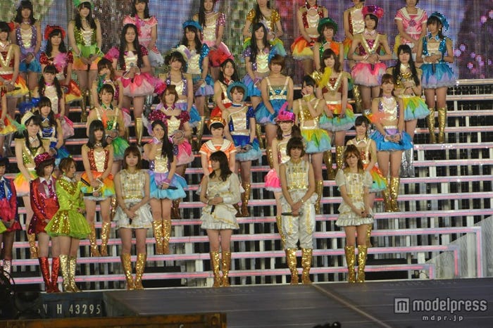 東京ドーム公演初日では秋元才加の卒業セレモニーを開催