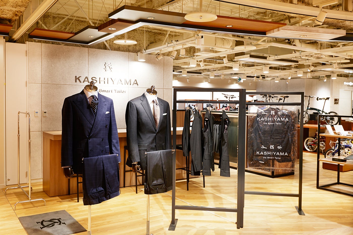 カスタムオーダースーツ・KASHIYAMA the Smart Tailor／画像提供：日本空港ビルデング