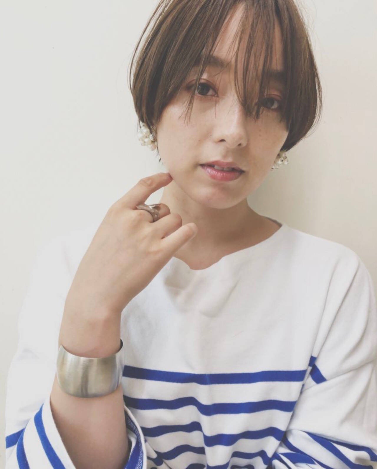 ちょい長めバング で色っぽさと大人っぽさを実現して モデルプレス ちょい長めバング で色っぽさと大人っぽさを実現して モデルプレス