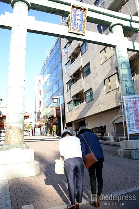 鳥居をくぐる前にまず一礼