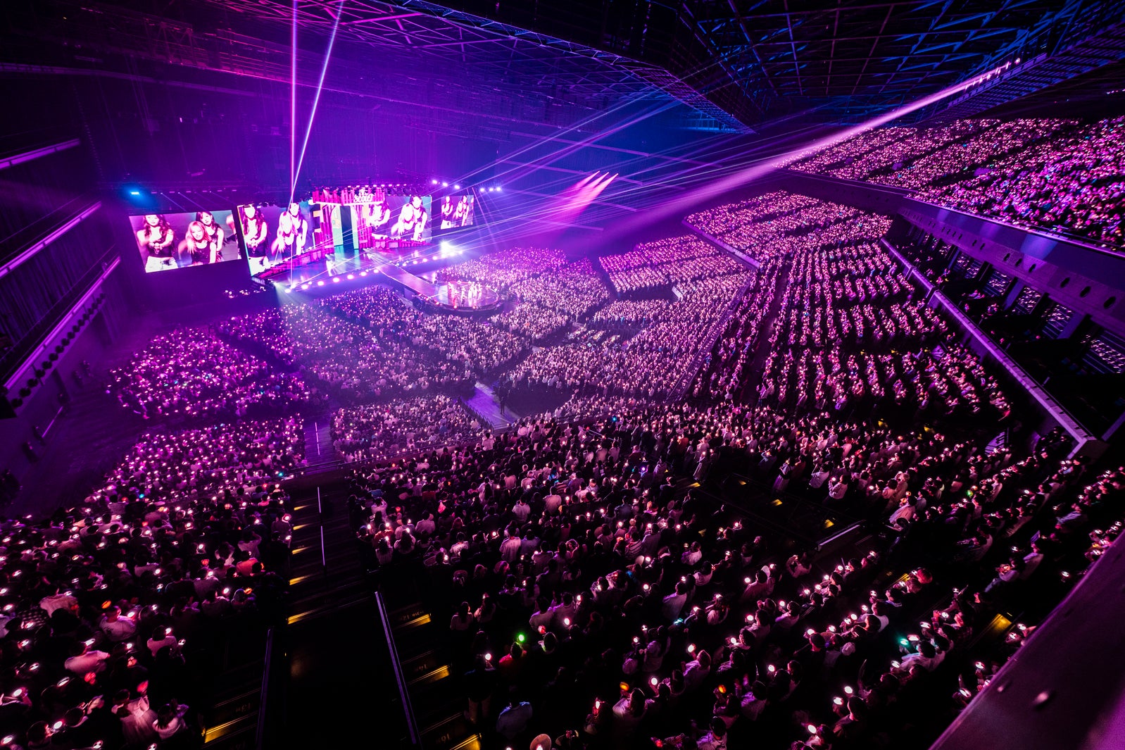 IVE／撮影：田中聖太郎写真事務所