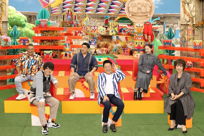 (上段左から)伊達みきお、富澤たけし、堀田真由(下段左から)高橋海人、坂上忍、片平なぎさ(C)フジテレビ