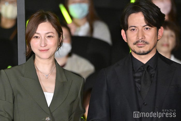 広末涼子、岡田准一(C)モデルプレス