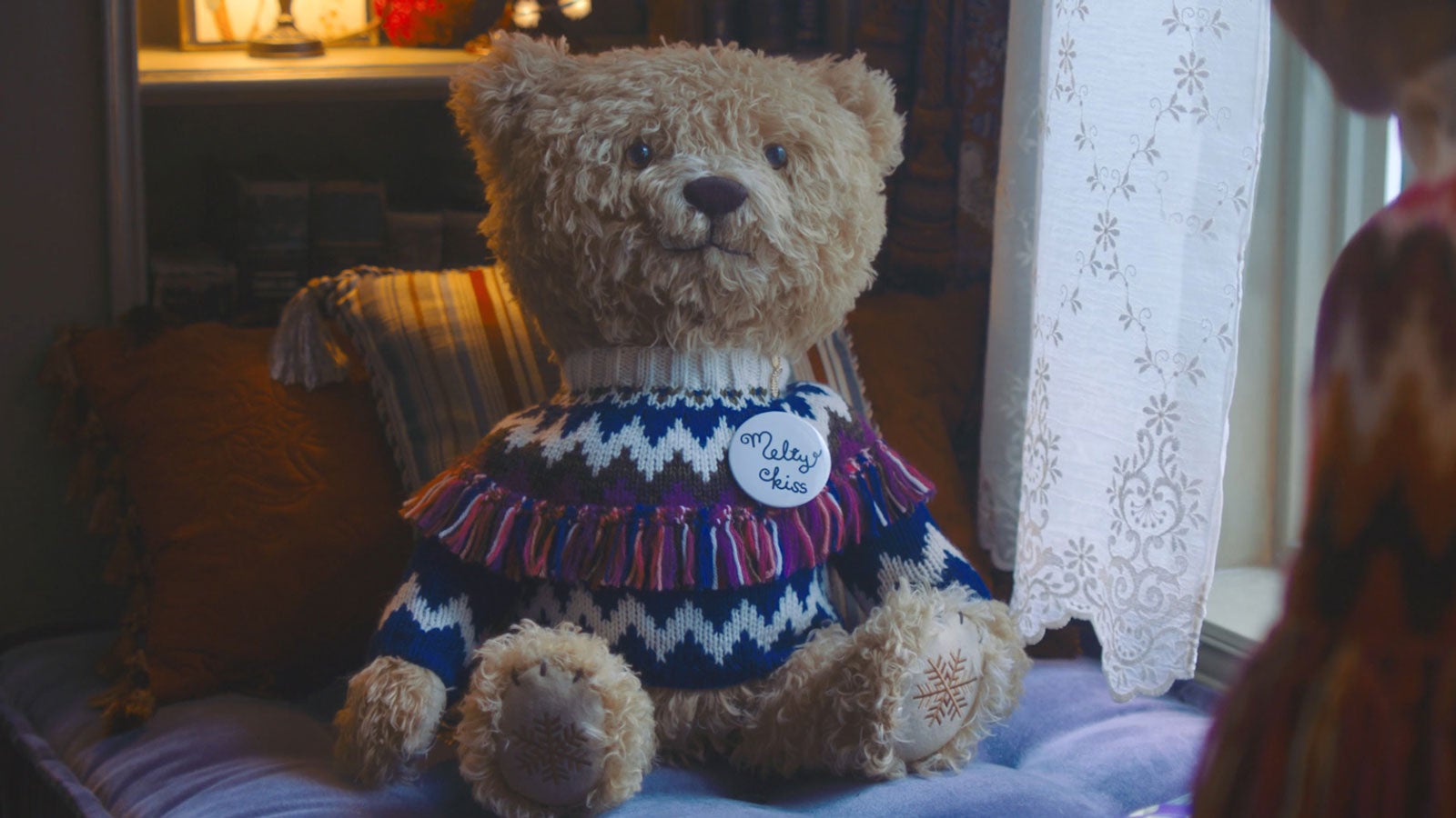 新垣結衣／新テレビCM「今年も雪のようなくちどけを。」篇より（提供写真）