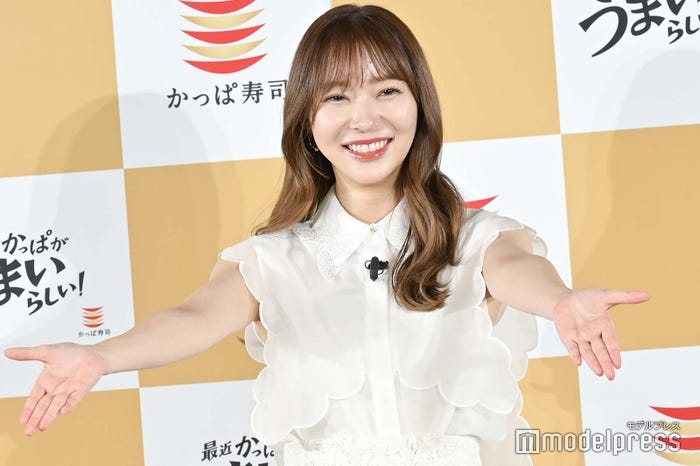 決めポーズで報道陣を笑わせた指原莉乃(C)モデルプレス