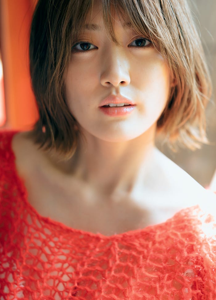 樋口日奈1st写真集「恋人のように」楽天ブックス限定版裏表紙/画像撮影:前康輔(画像提供:光文社)