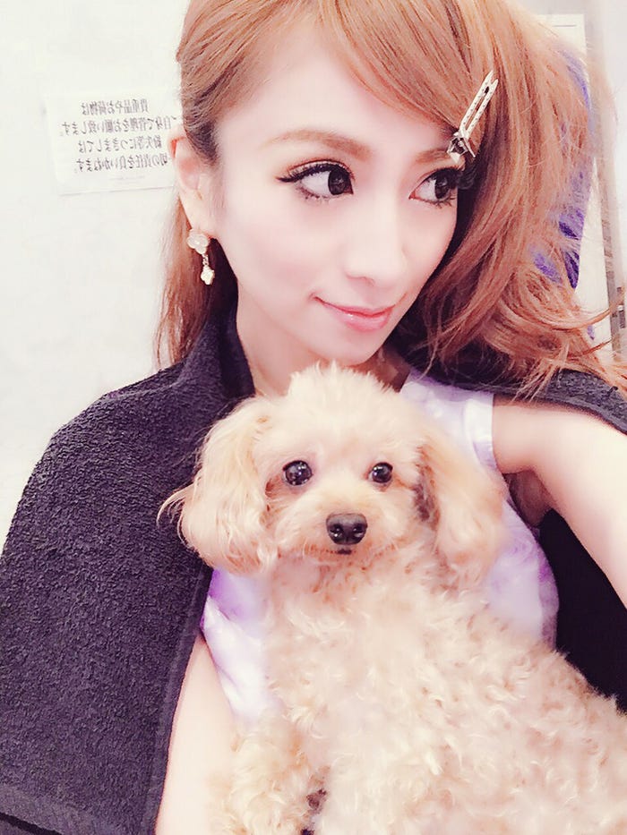 愛沢えみり&ティアラちゃん(画像提供:所属事務所)