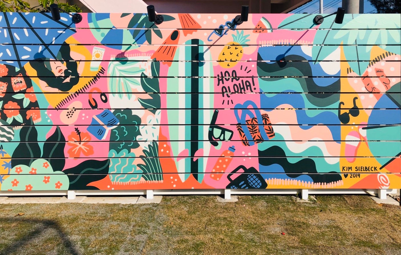 外壁アートワーク／画像提供：U-MORE