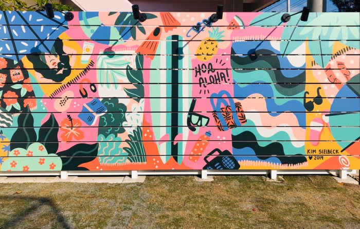 外壁アートワーク／画像提供：U-MORE